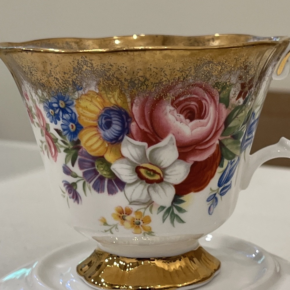 Vintage royal albert gold crest bone China England cabbage rose tea cup Saucer - Picture 10 of 11